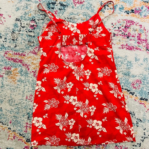 Wild fable red and crème Hawaiian print w/ open cut back - Picture 2 of 3